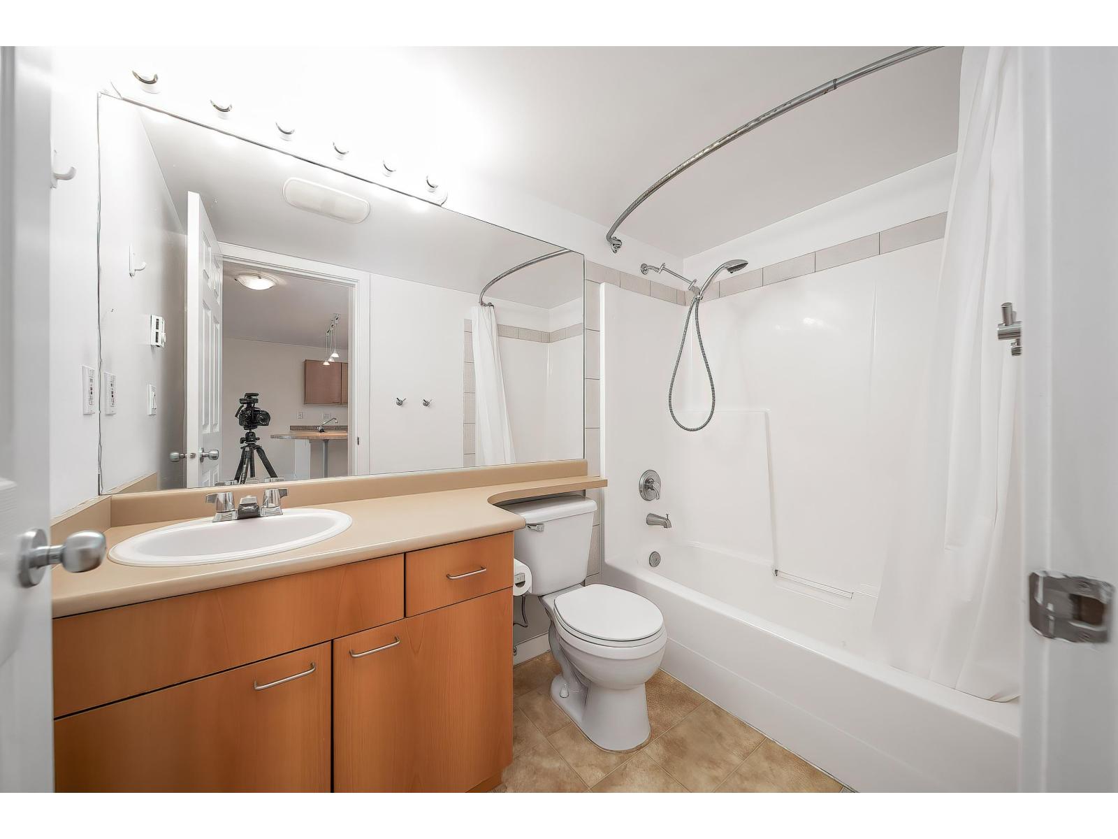 416 12083 92a Avenue, Surrey, British Columbia  V3V 8C8 - Photo 17 - R3081985