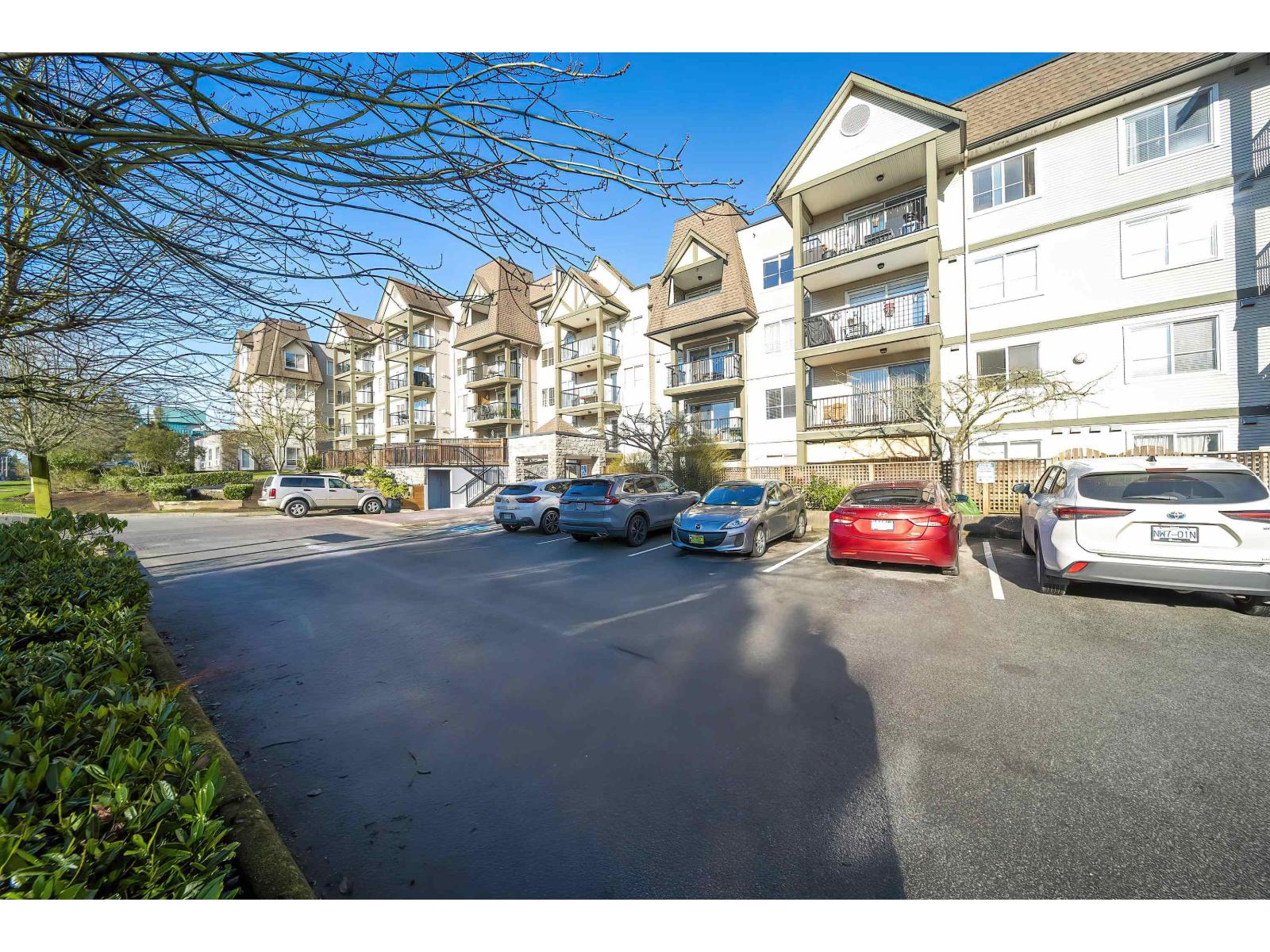 416 12083 92a Avenue, Surrey, British Columbia  V3V 8C8 - Photo 3 - R3081985