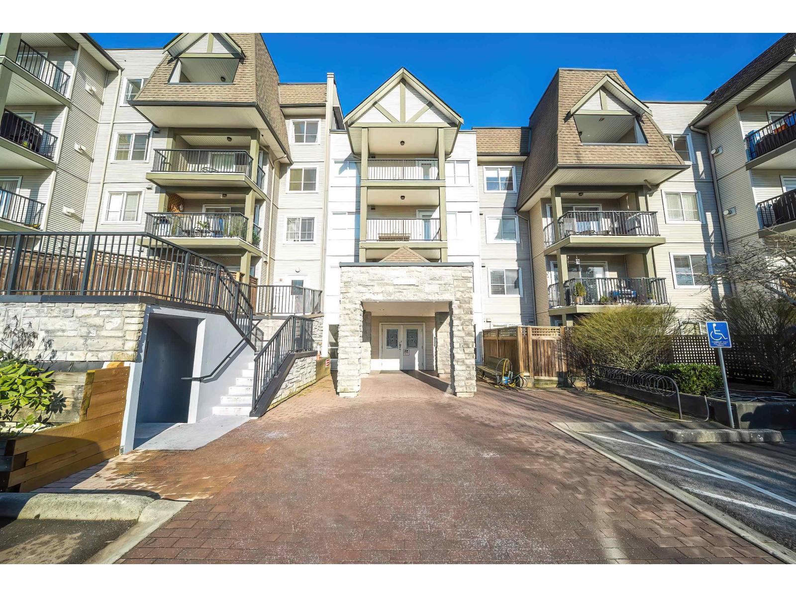 416 12083 92a Avenue, Surrey, British Columbia  V3V 8C8 - Photo 1 - R3081985