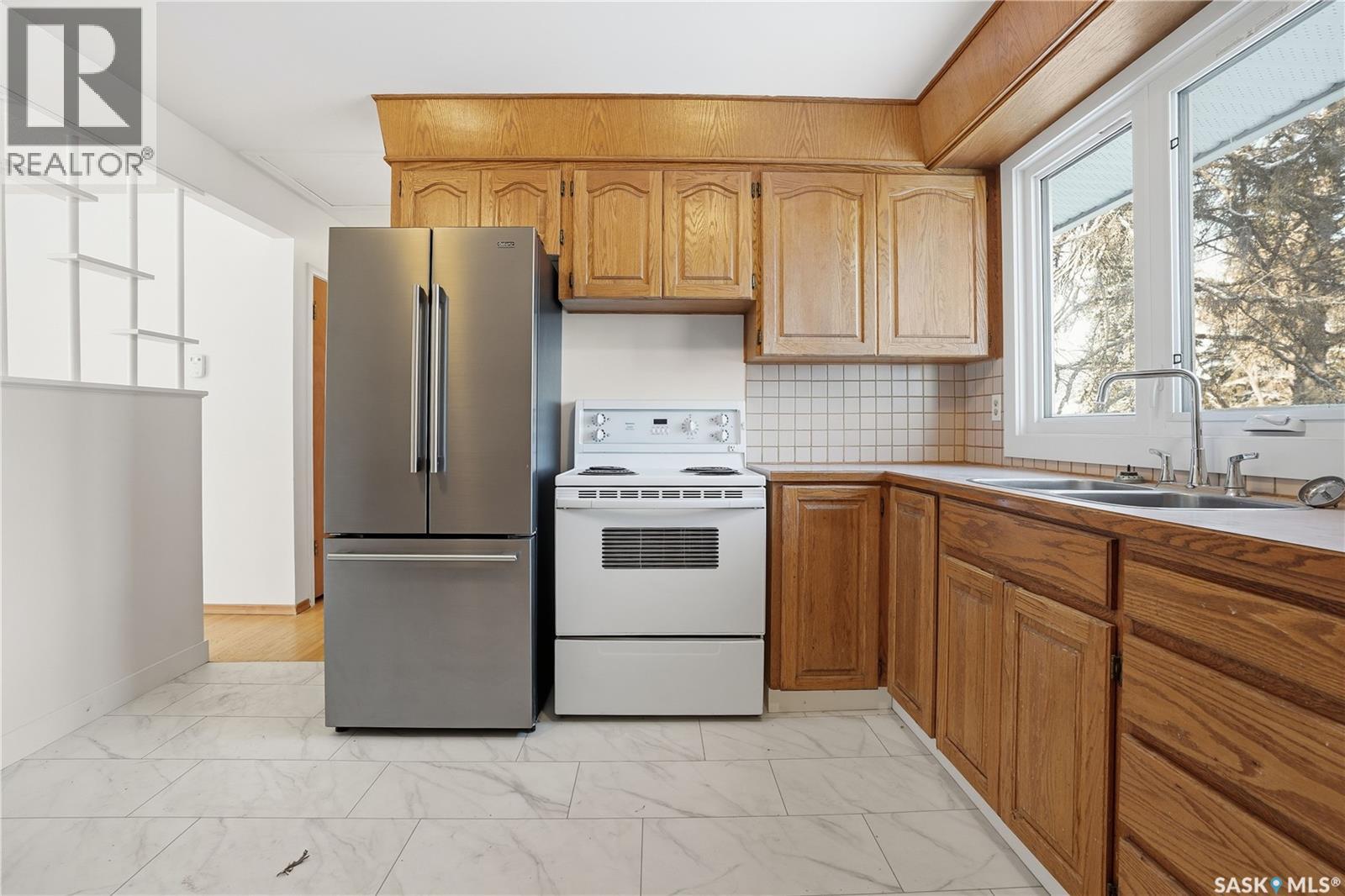 4214 Richmond Place, Regina, Saskatchewan  S4R 4N6 - Photo 11 - SK027198