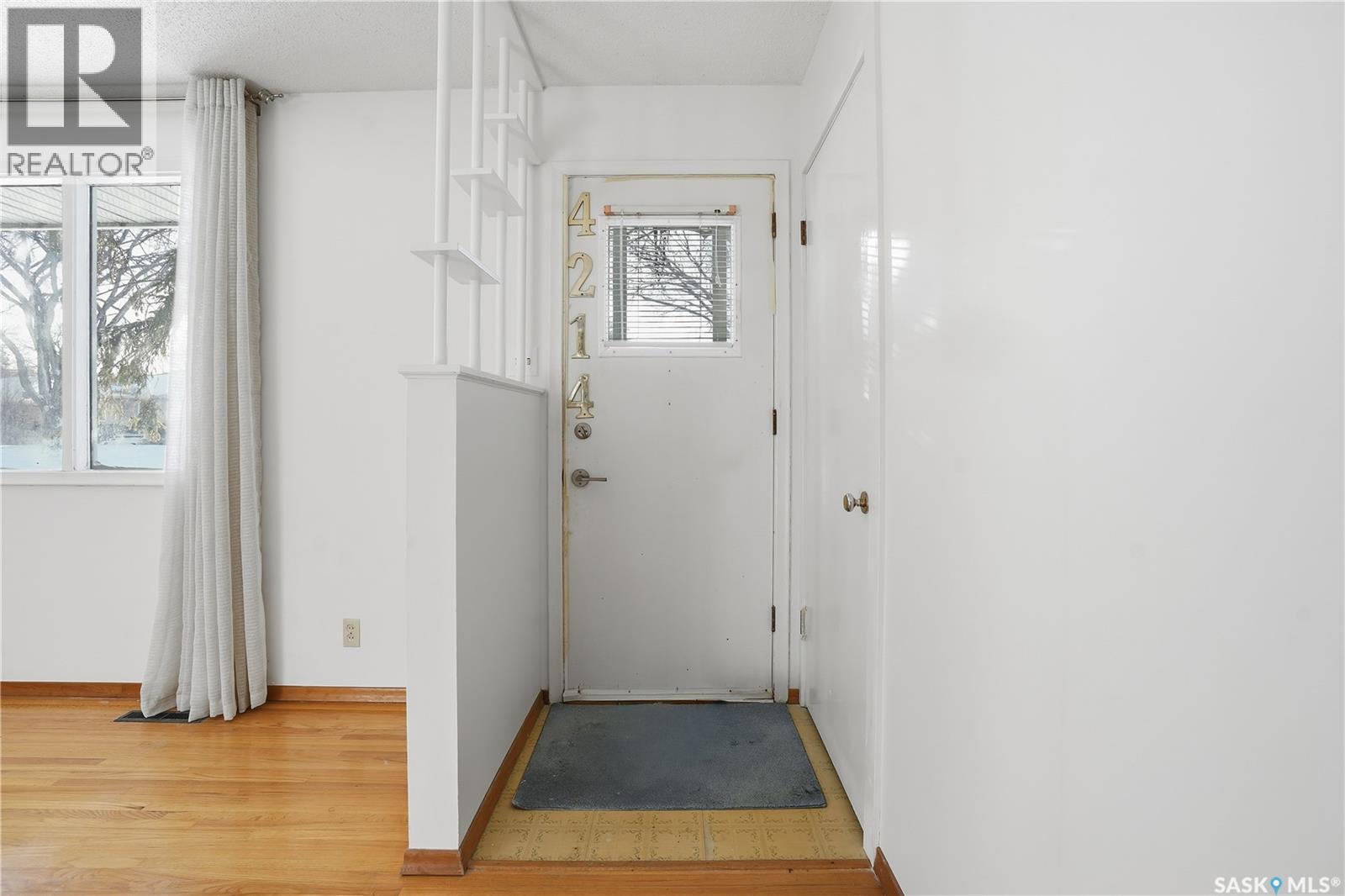 4214 Richmond Place, Regina, Saskatchewan  S4R 4N6 - Photo 3 - SK027198