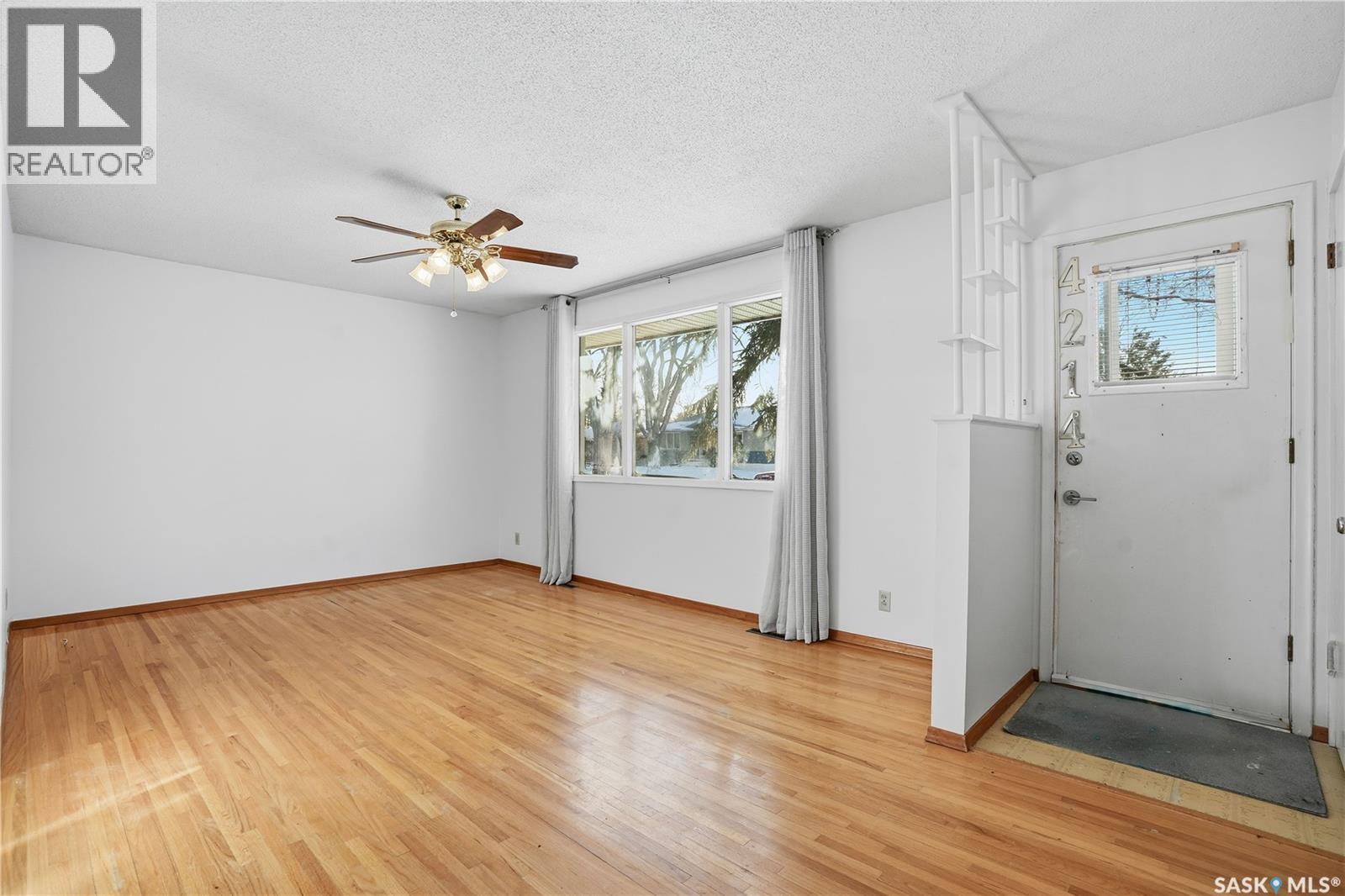 4214 Richmond Place, Regina, Saskatchewan  S4R 4N6 - Photo 4 - SK027198