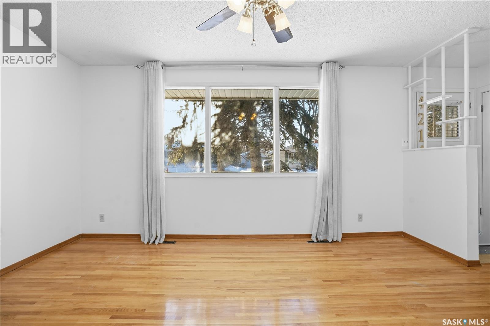 4214 Richmond Place, Regina, Saskatchewan  S4R 4N6 - Photo 6 - SK027198