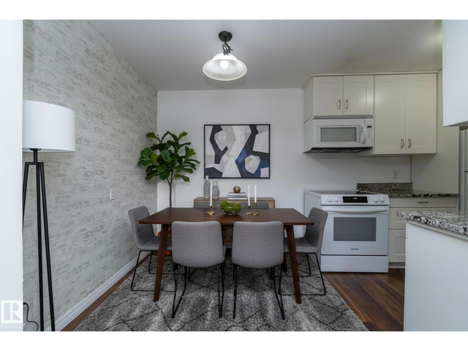 11d Callingwood Co Nw, Edmonton, Alberta  T5T 0H5 - Photo 8 - E4470756