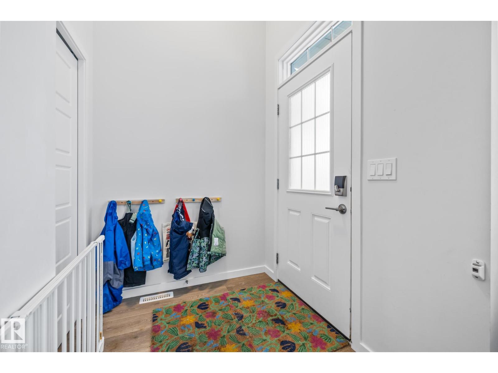 17227 3 St Nw, Edmonton, Alberta T5Y 6G4 - Photo 2 - E4470757