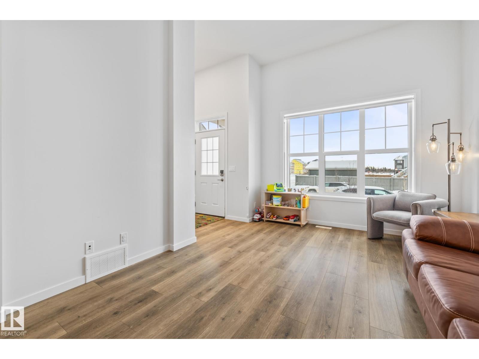 17227 3 St Nw, Edmonton, Alberta T5Y 6G4 - Photo 3 - E4470757