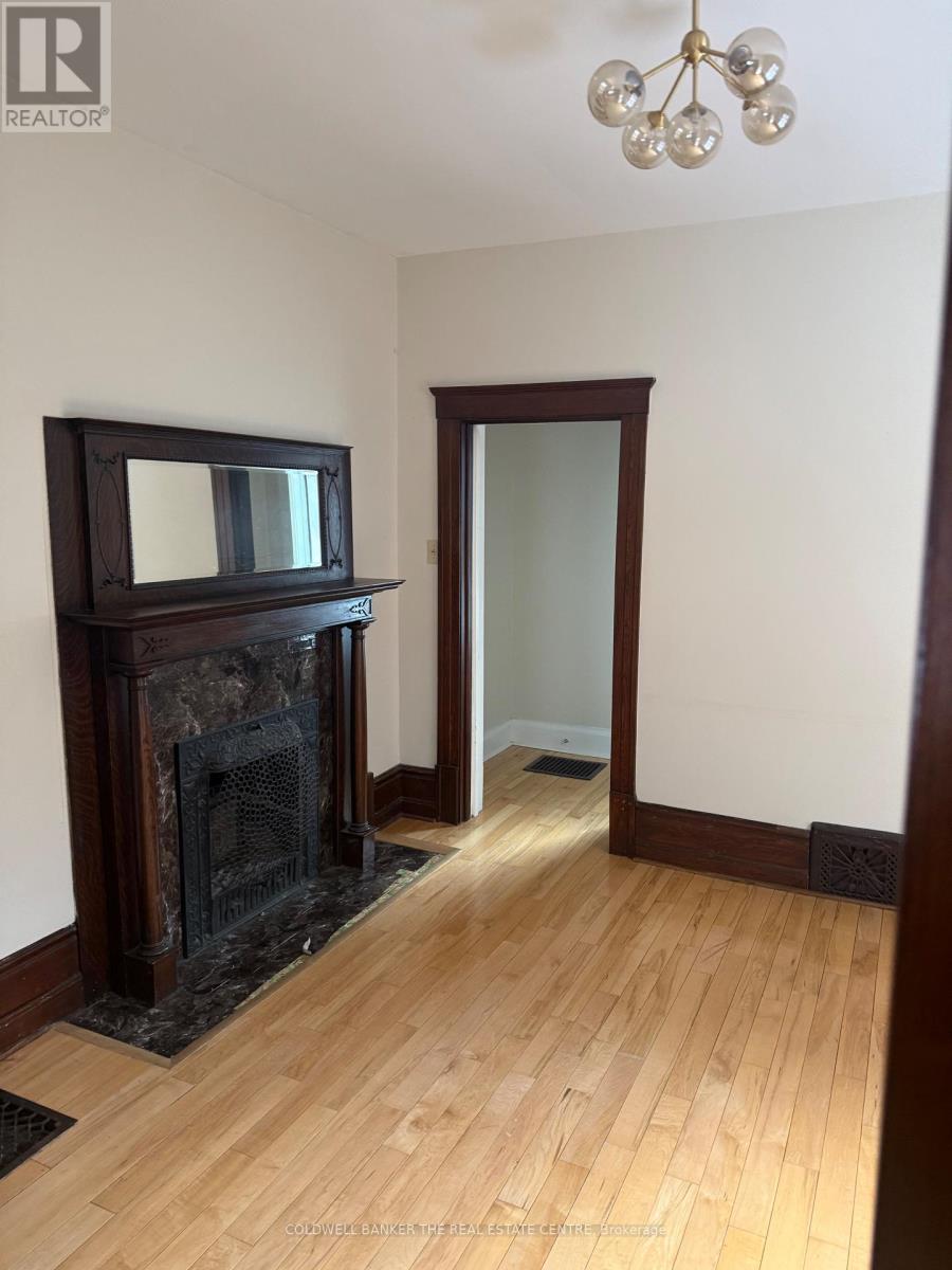 450 Botsford Street, Newmarket, Ontario  L3Y 1T1 - Photo 10 - N12525494