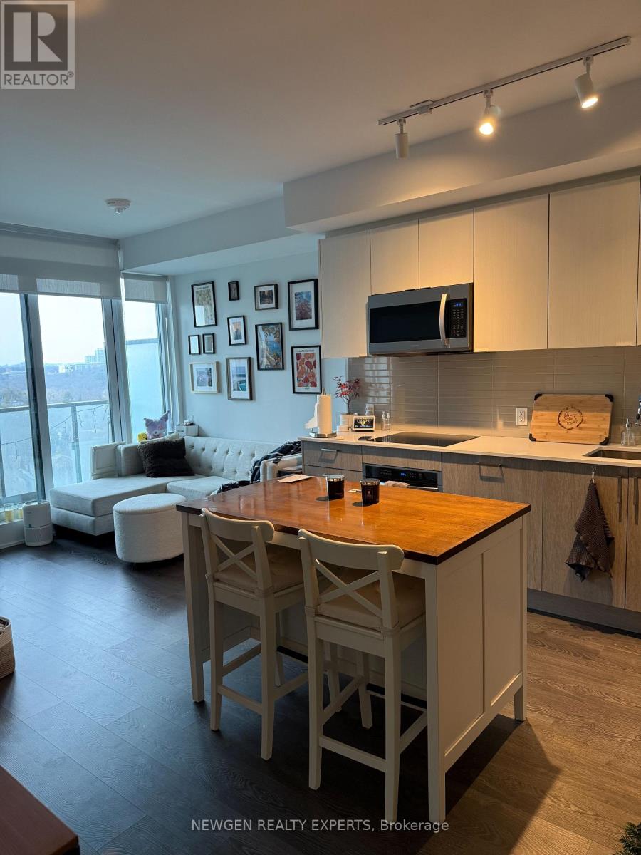 2017 - 1926 Lake Shore Boulevard W, Toronto, Ontario  M6S 0B1 - Photo 2 - W12701408