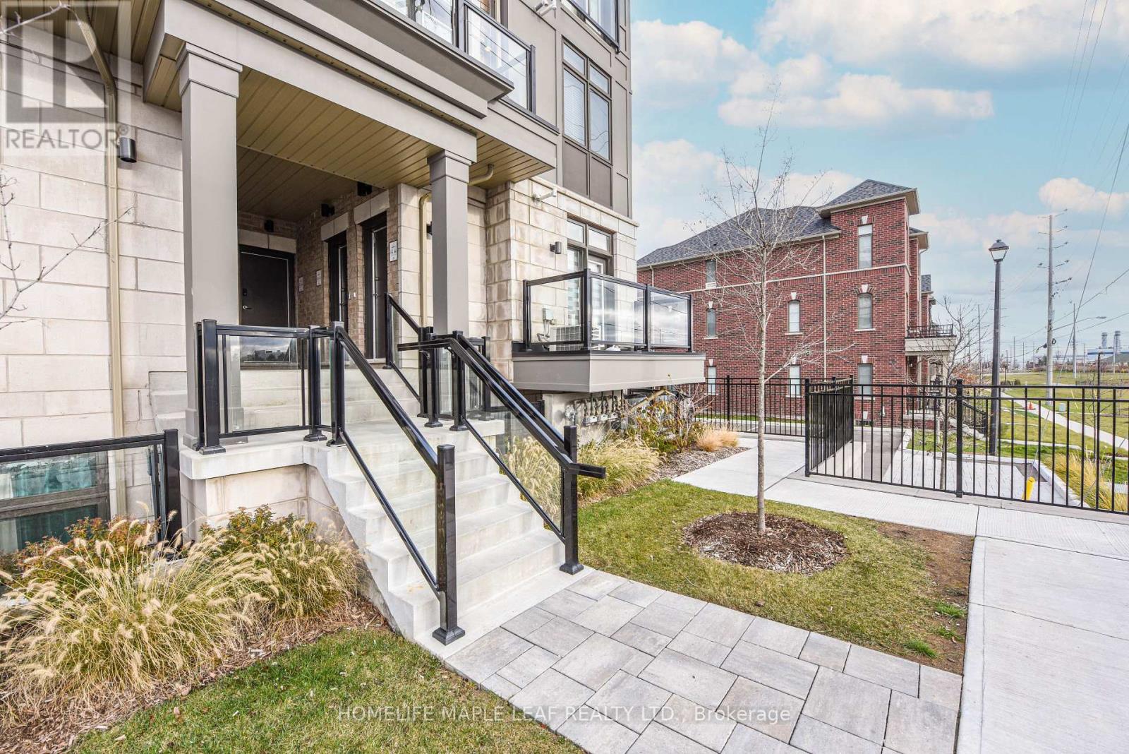 206 - 30 Halliford Place, Brampton, Ontario  L6P 4R1 - Photo 4 - W12716524