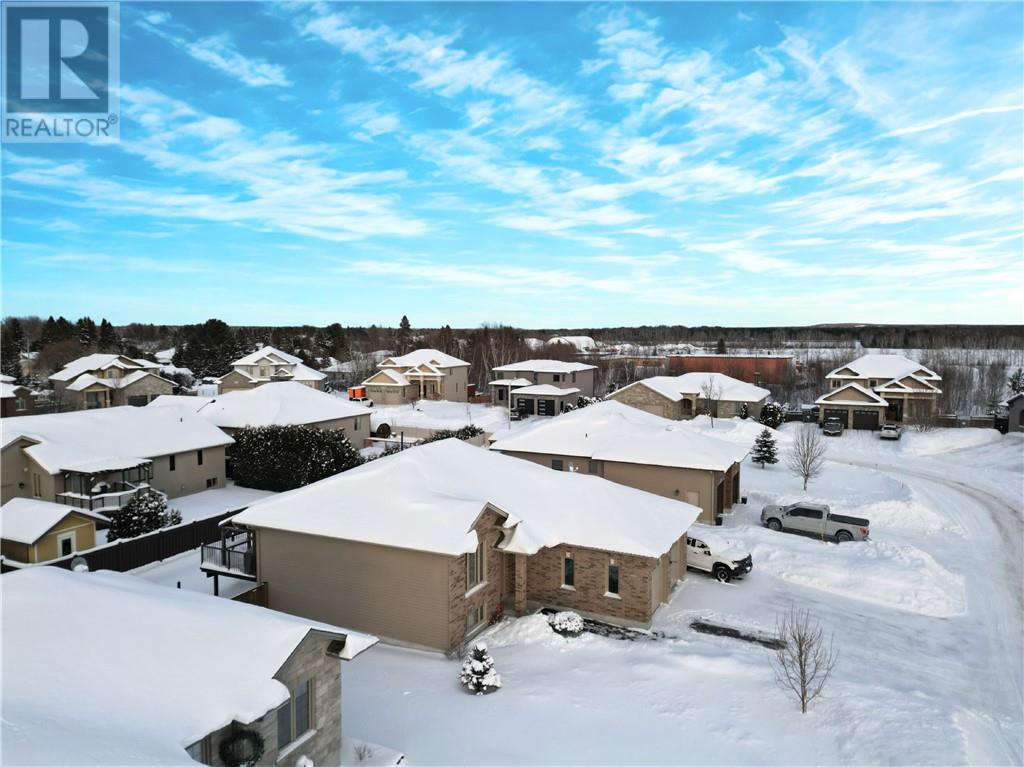 1093 Cloverdale Court, Blezard Valley, Ontario  P0M 1E0 - Photo 3 - 2126128