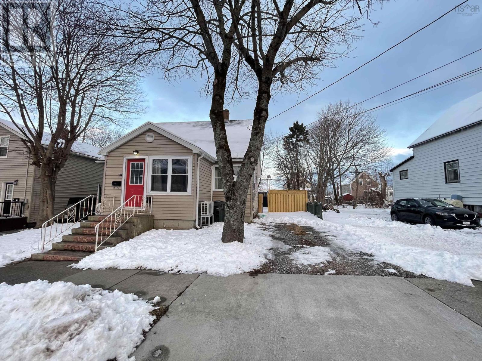 19 Norwood Avenue, Sydney, Nova Scotia  B1P 2Z9 - Photo 2 - 202601329