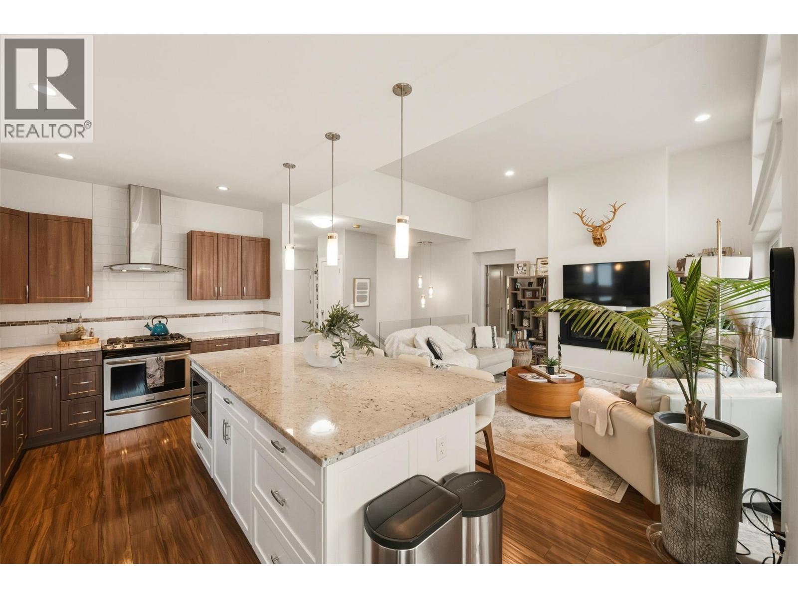 118 View Place, Penticton, British Columbia  V2A 0A6 - Photo 6 - 10373493