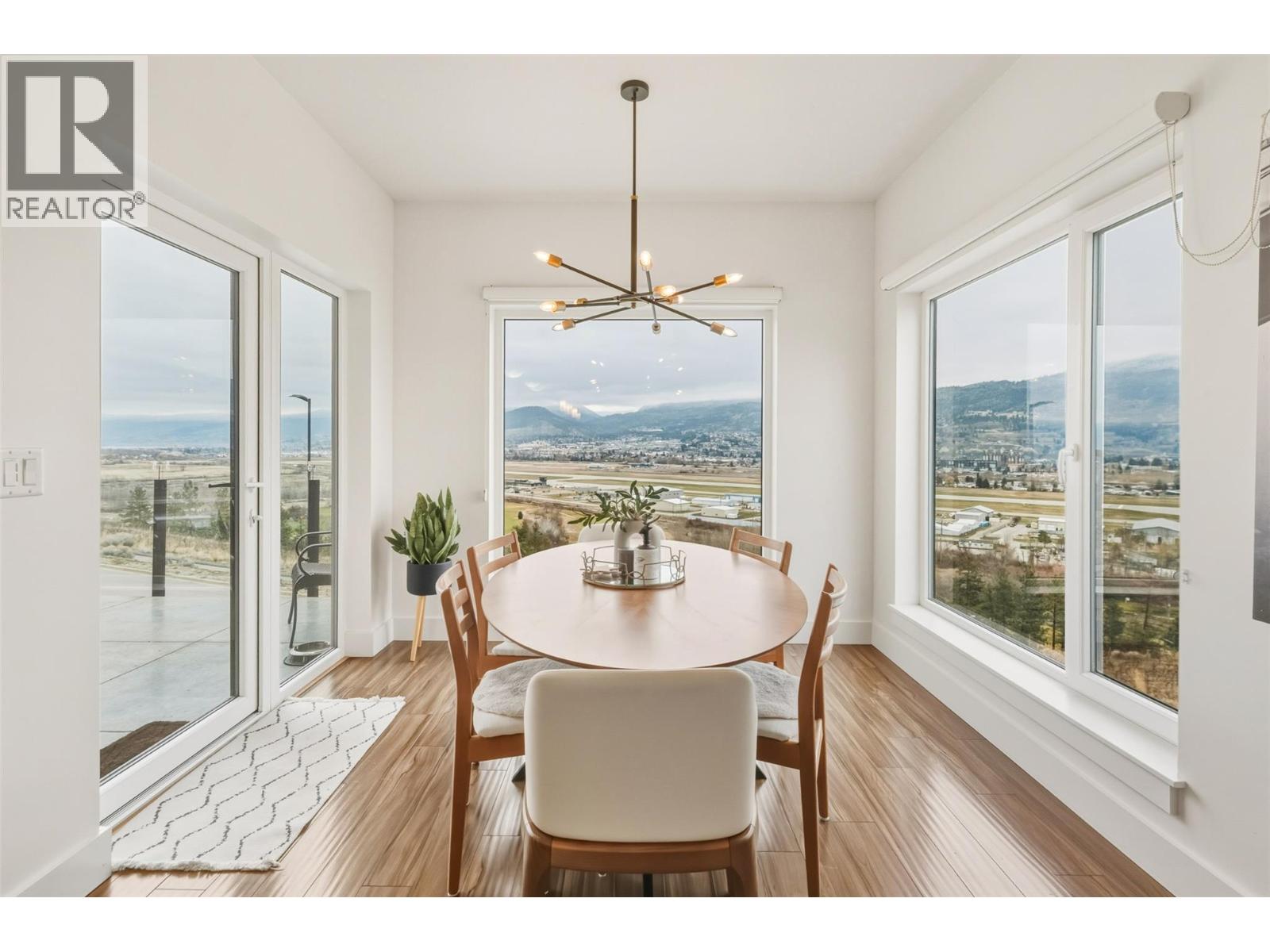 118 View Place, Penticton, British Columbia  V2A 0A6 - Photo 8 - 10373493