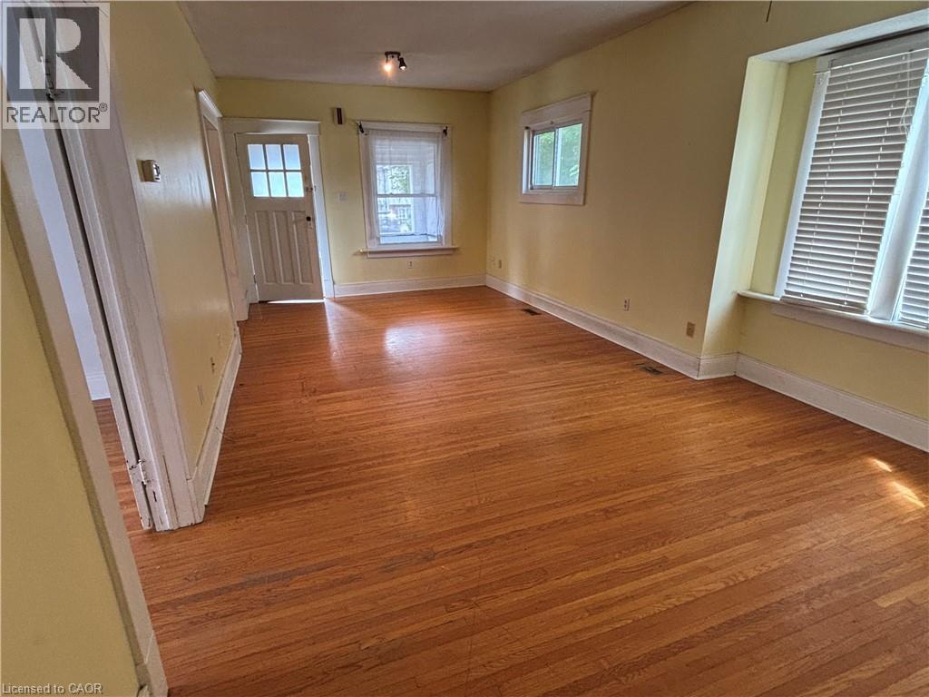 9 Grantham Avenue S, St. Catharines, Ontario  L2P 3B3 - Photo 8 - 40784066