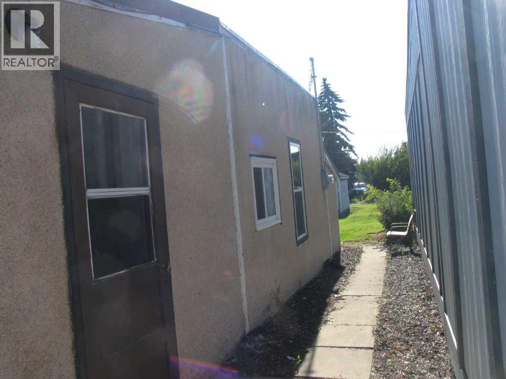 807 The Broadway Street, Standard, Alberta  T0J 3G0 - Photo 5 - A2268886