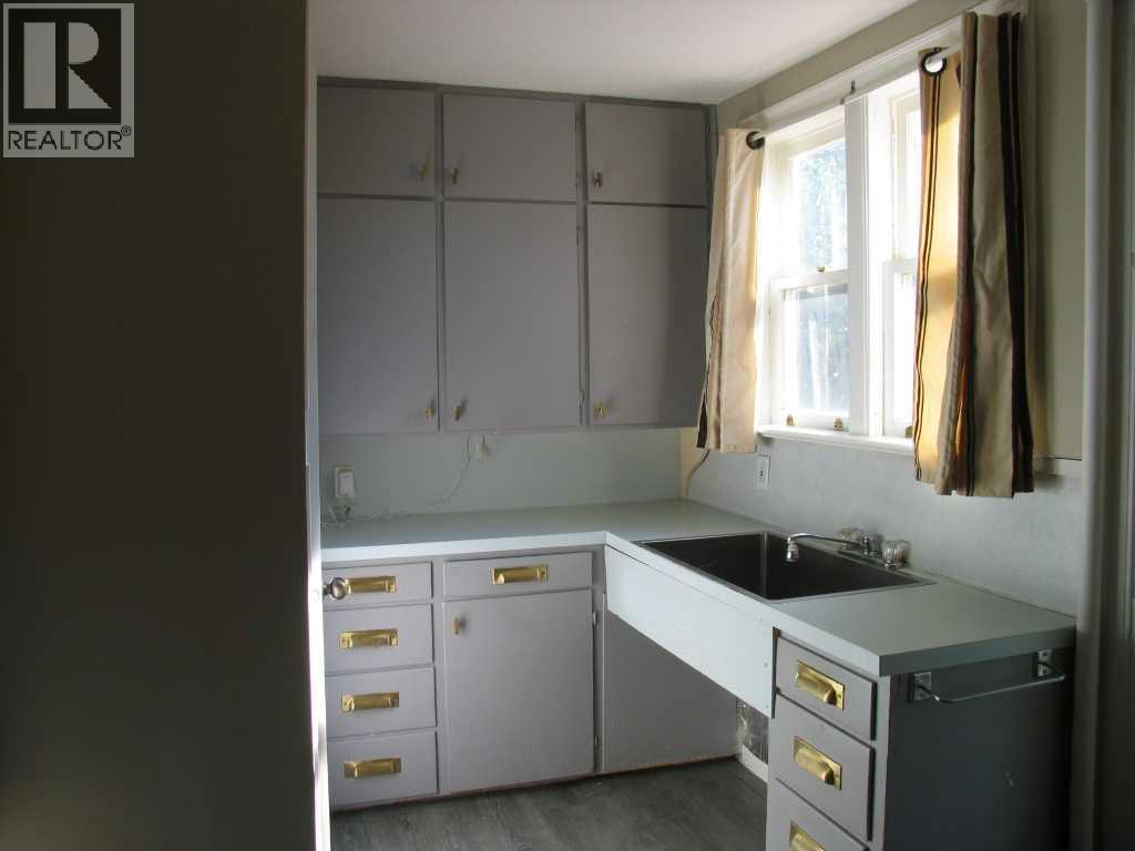 807 The Broadway Street, Standard, Alberta  T0J 3G0 - Photo 12 - A2268886