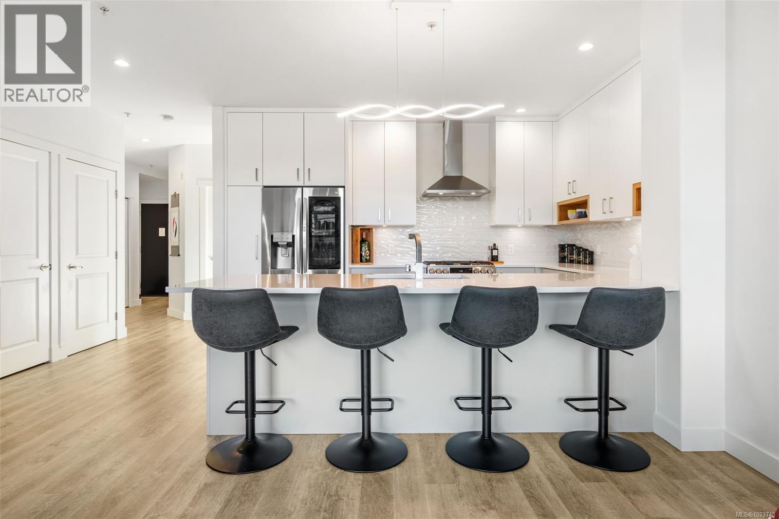 101 330 Waterfront Cres, Victoria, British Columbia  V8T 5K3 - Photo 3 - 1023748