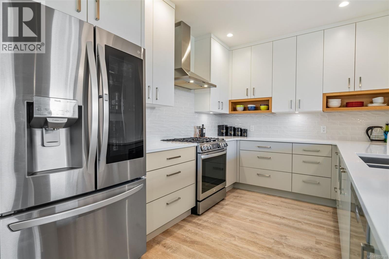 101 330 Waterfront Cres, Victoria, British Columbia  V8T 5K3 - Photo 5 - 1023748