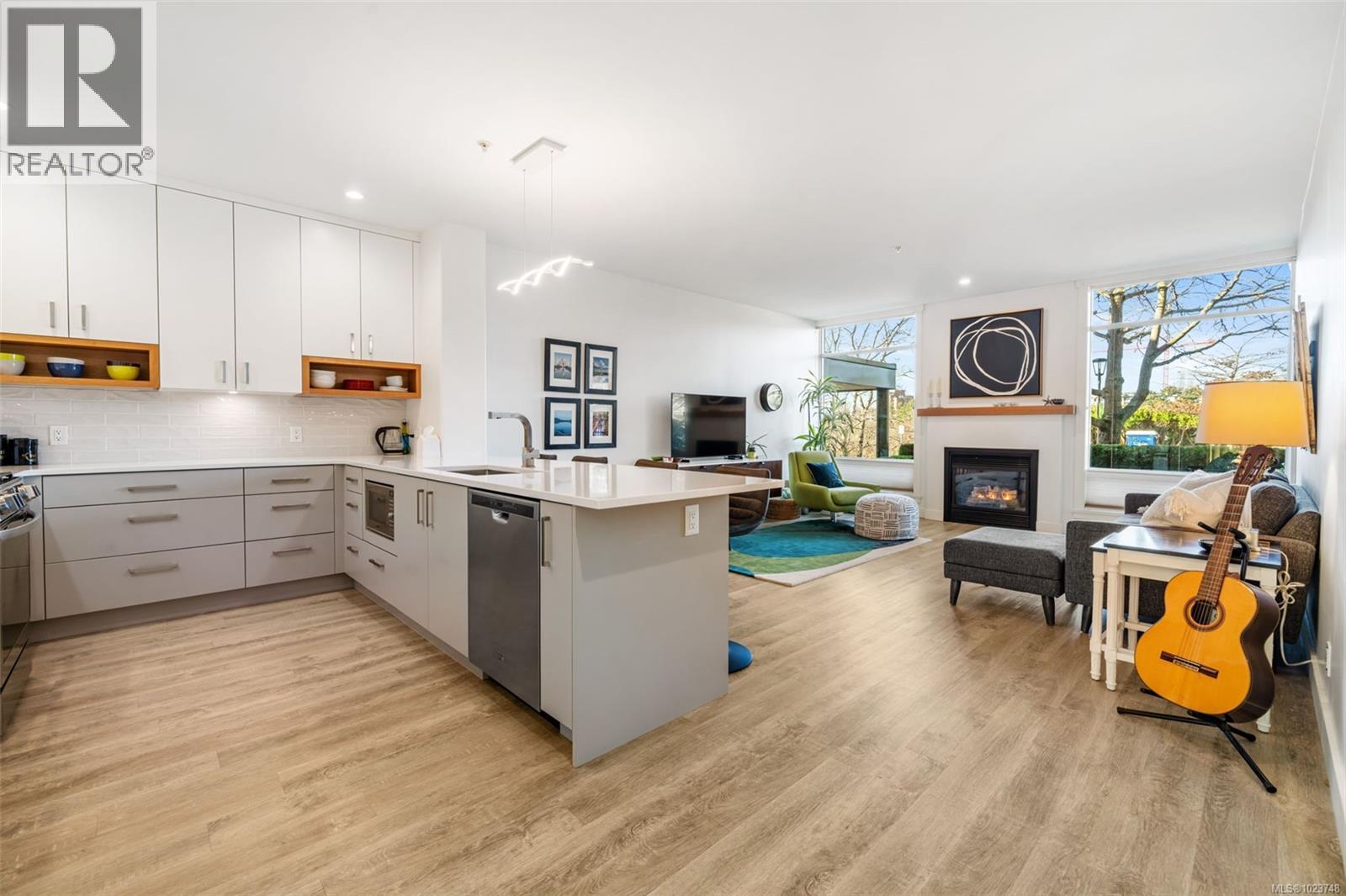 101 330 Waterfront Cres, Victoria, British Columbia  V8T 5K3 - Photo 9 - 1023748