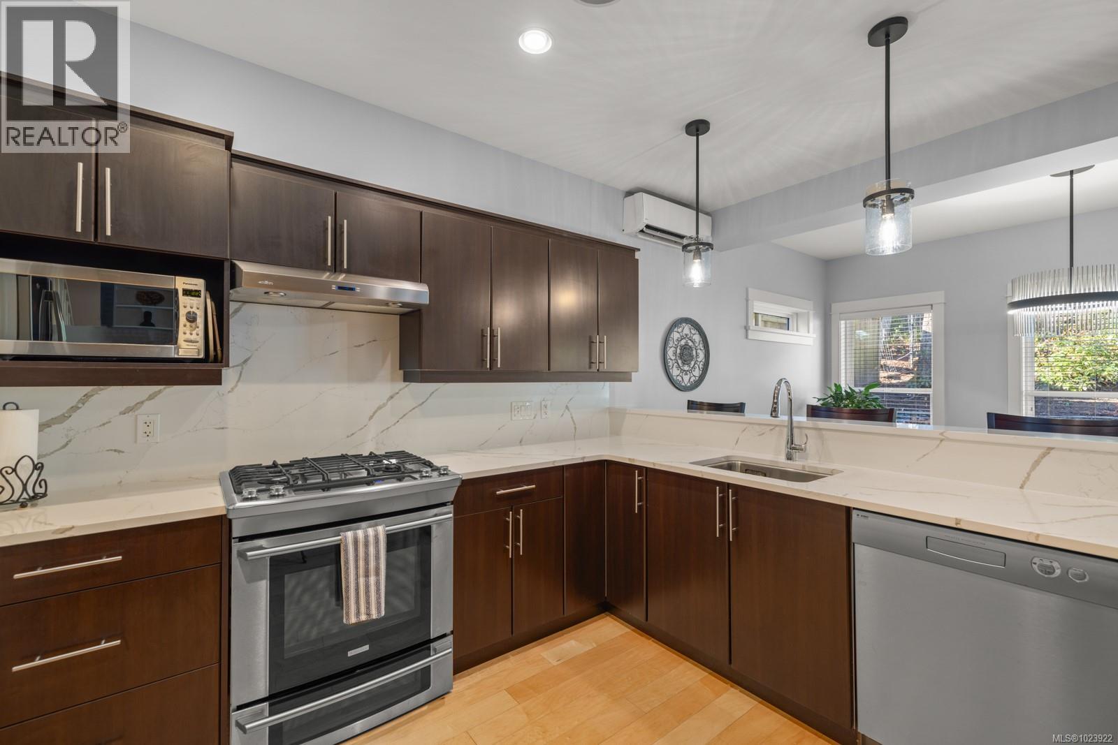 38 Degoutiere Pl, View Royal, British Columbia V9B 0H3 - Photo 5 - 1023922