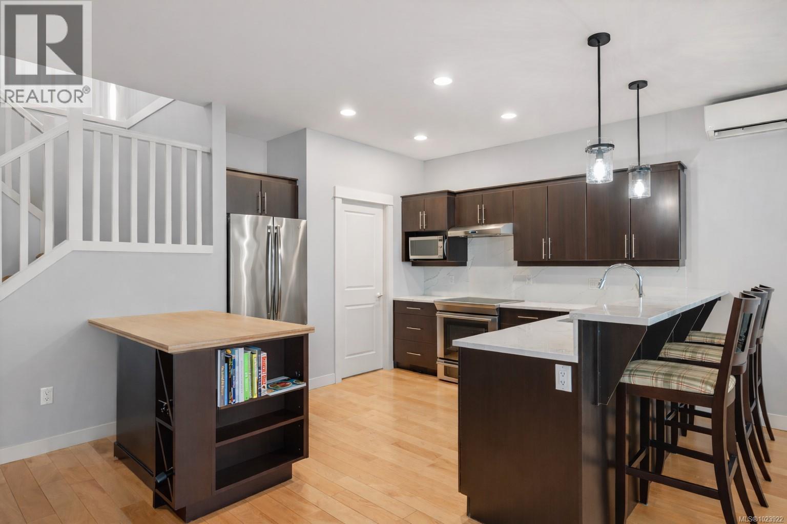 38 Degoutiere Pl, View Royal, British Columbia V9B 0H3 - Photo 4 - 1023922