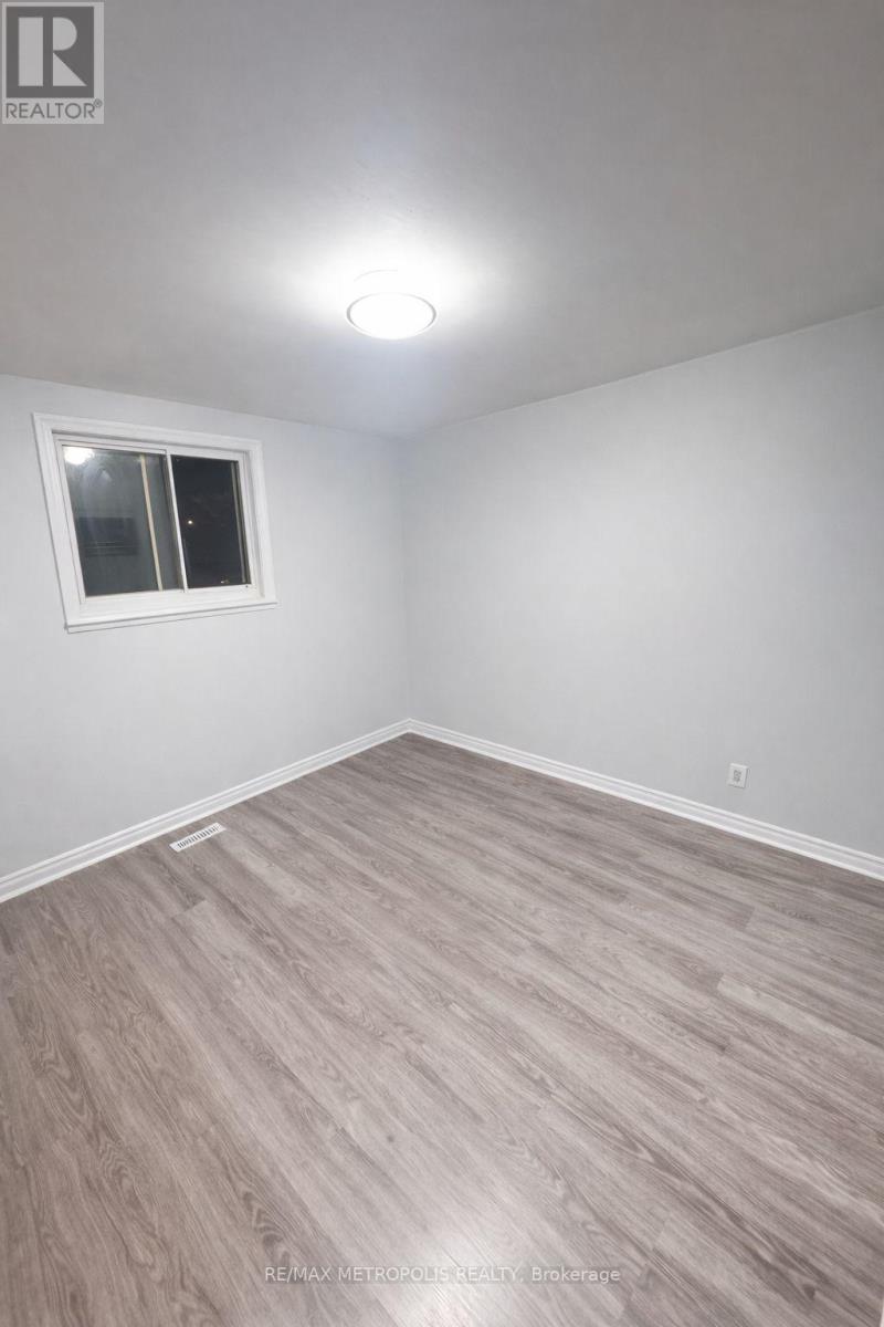 1320 Fundy Court, Oshawa, Ontario  L1J 3N4 - Photo 6 - E12715446