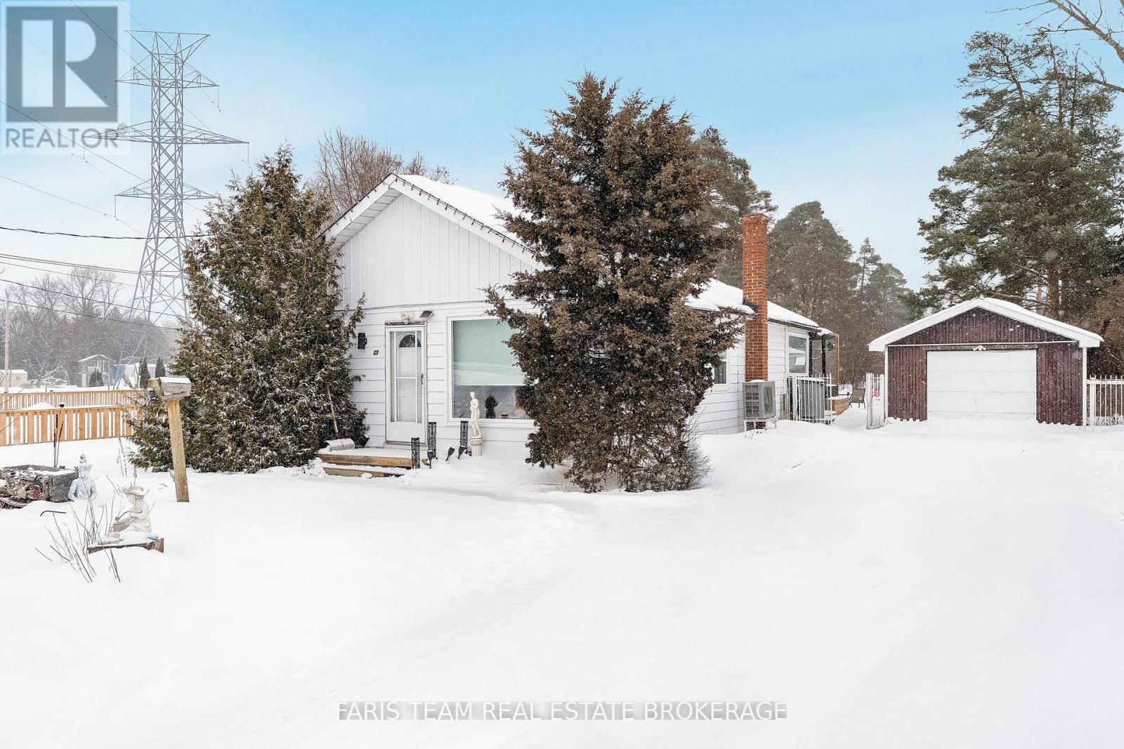 11 PARK AVENUE, East Gwillimbury, Ontario