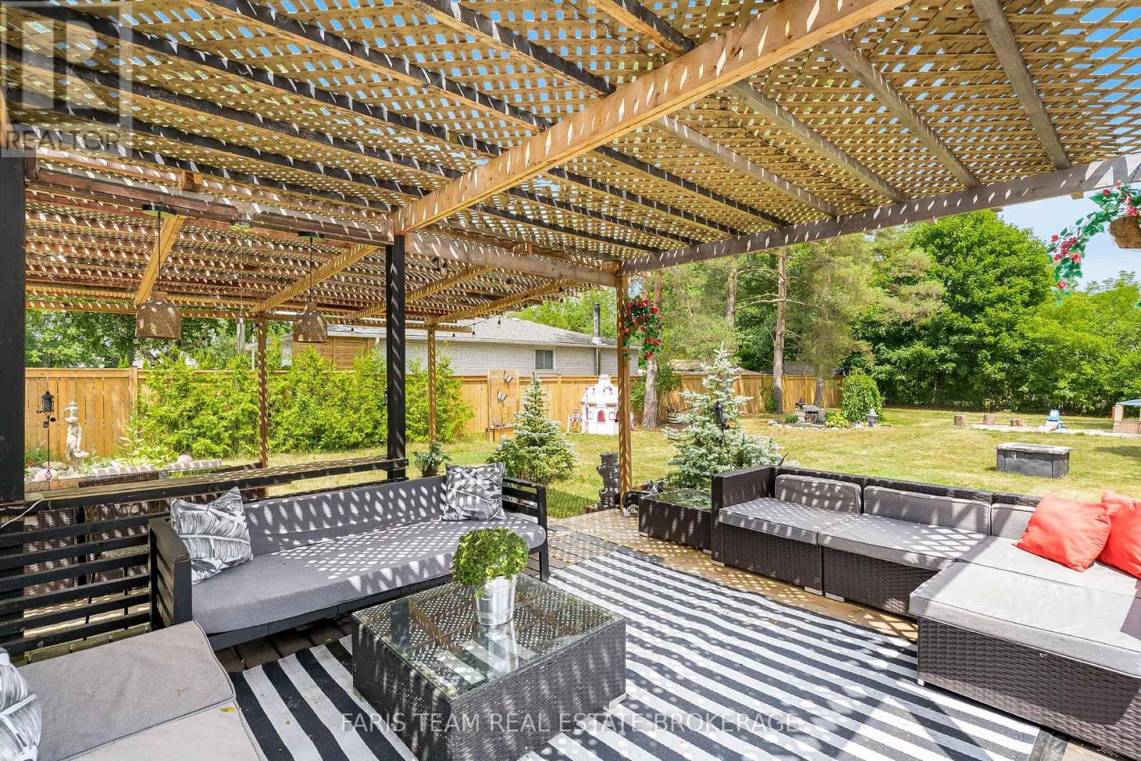 11 Park Avenue, East Gwillimbury, Ontario  L9N 1G9 - Photo 24 - N12713432