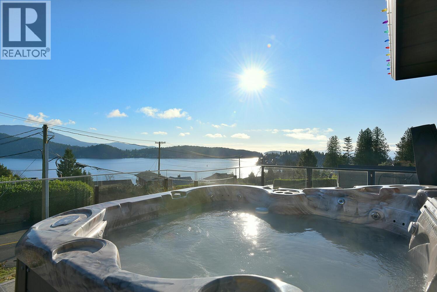 659-661 Gibsons Way, Gibsons, British Columbia  V0N 1V9 - Photo 14 - R3082223