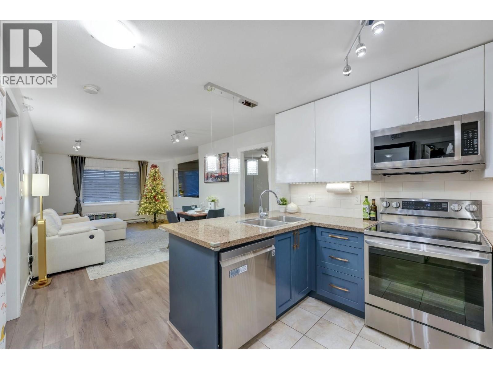 Ph6 2373 Atkins Avenue, Port Coquitlam, British Columbia  V3C 1Y7 - Photo 2 - R3073281