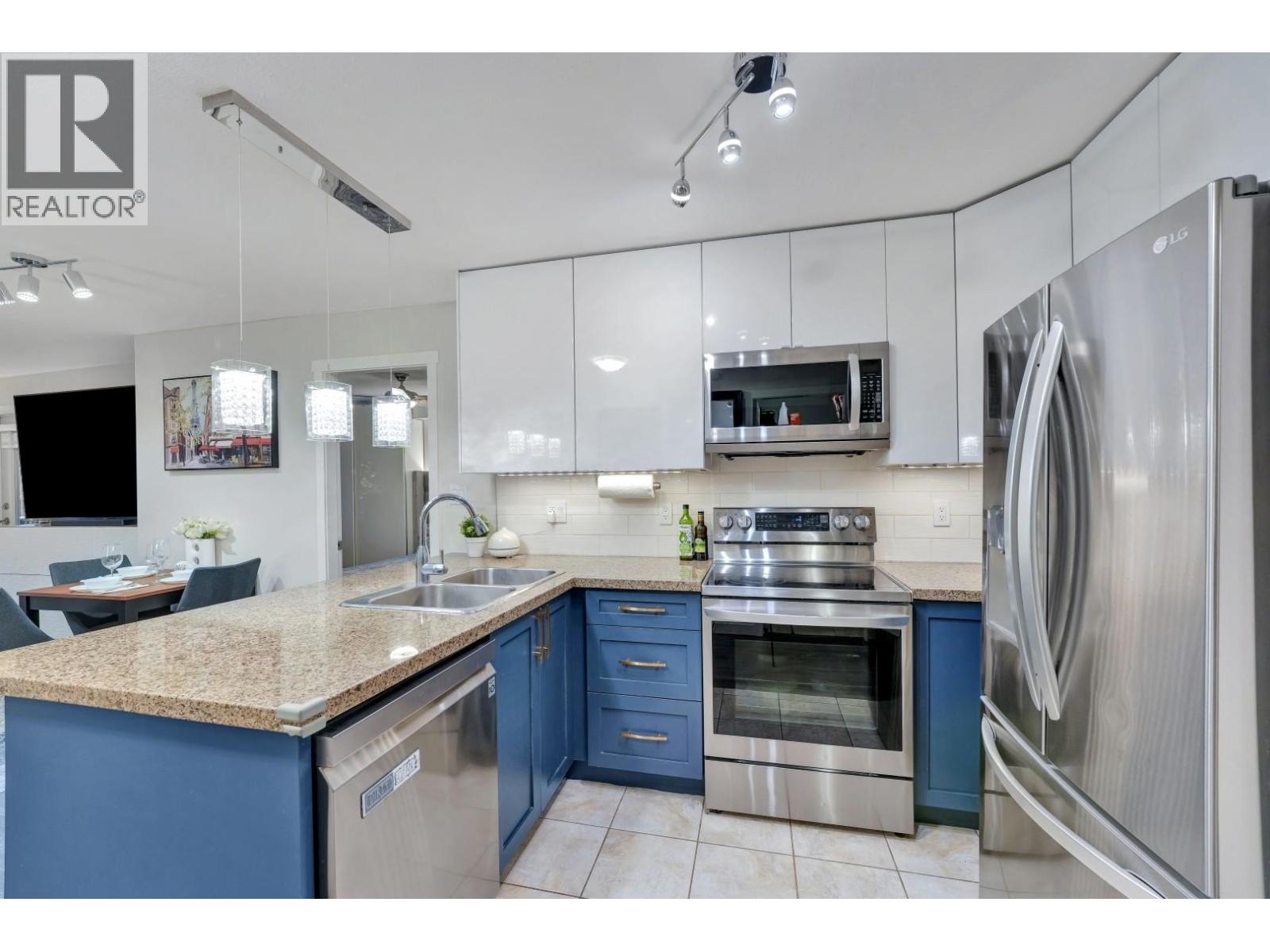 Ph6 2373 Atkins Avenue, Port Coquitlam, British Columbia  V3C 1Y7 - Photo 3 - R3073281