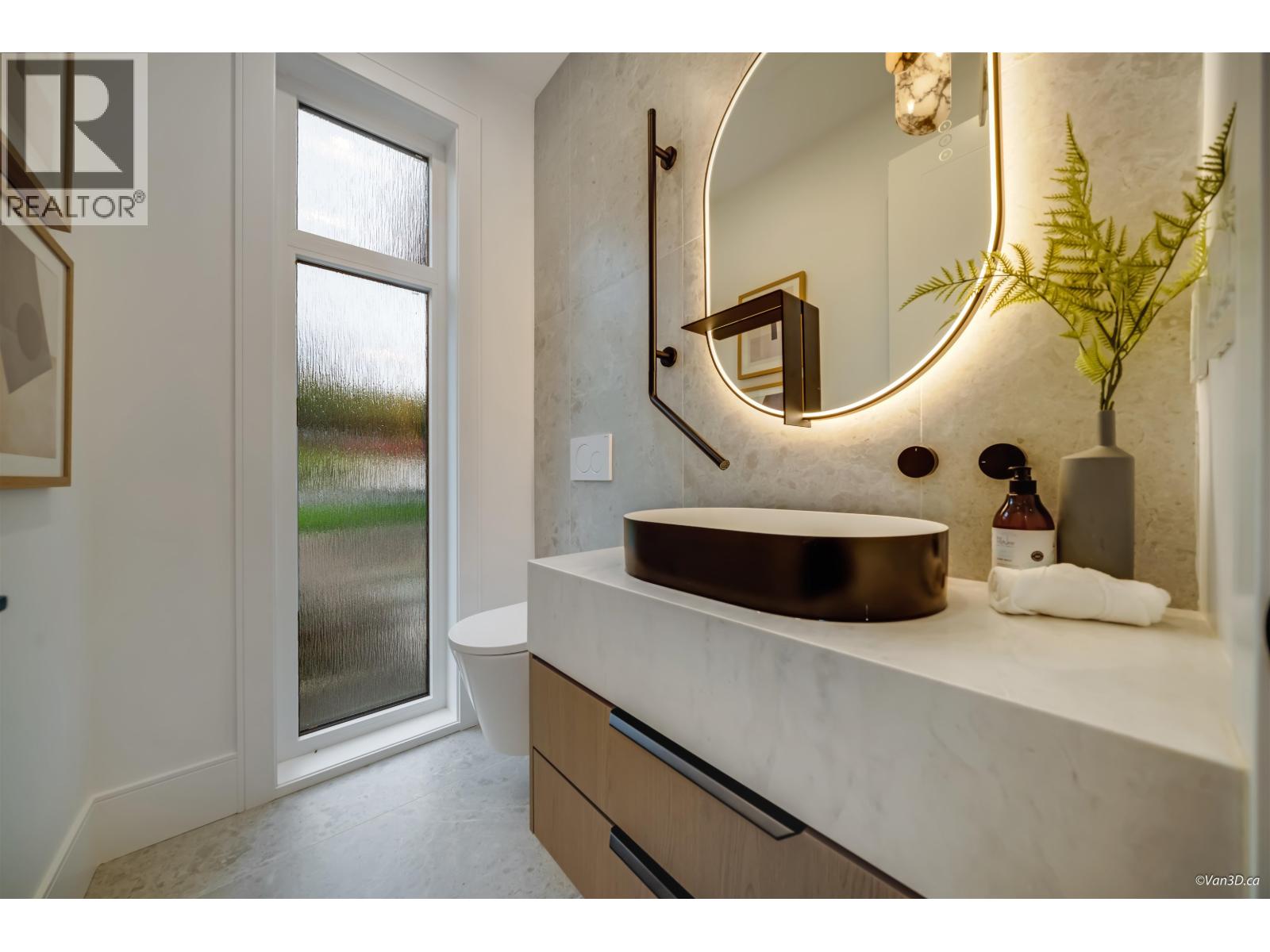 973 Adderley Street, North Vancouver, British Columbia  V7L 1O4 - Photo 8 - R3082110