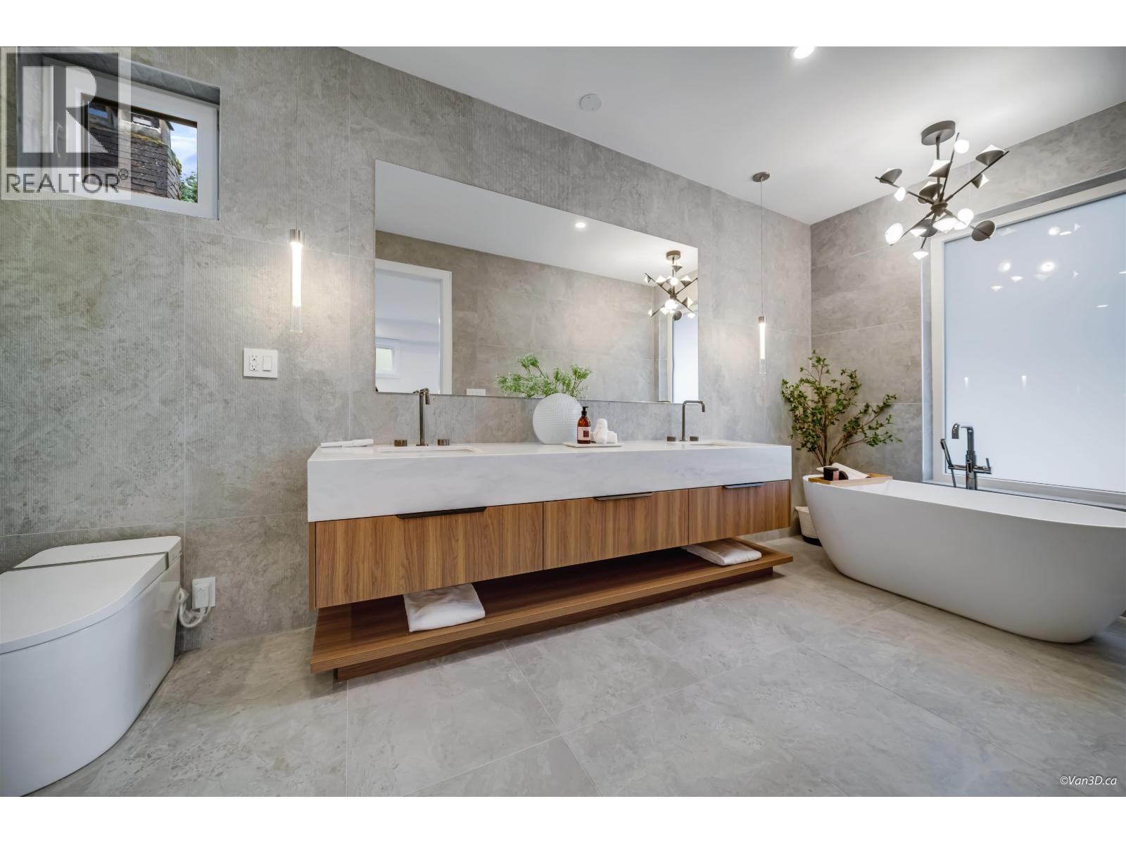 973 Adderley Street, North Vancouver, British Columbia  V7L 1O4 - Photo 16 - R3082110