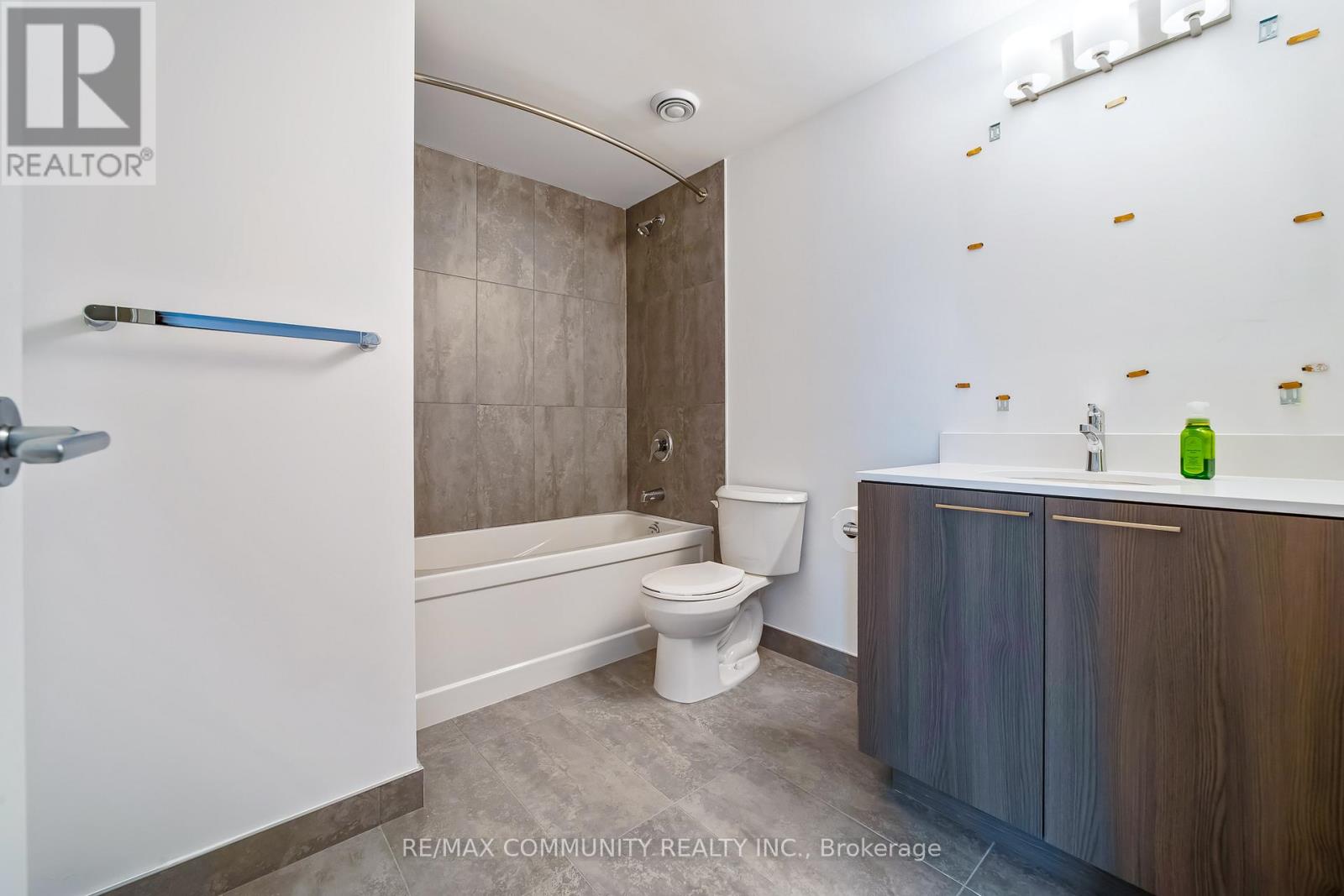 7439 Kingston Road, Toronto, Ontario  M1B 5S3 - Photo 15 - E12721138