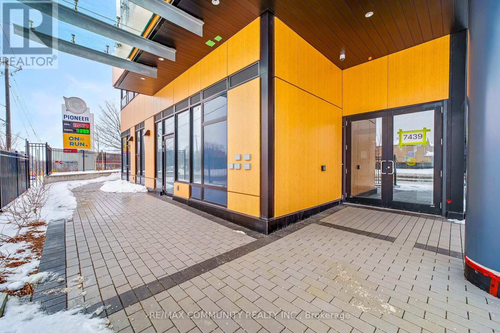 7439 Kingston Road, Toronto, Ontario  M1B 5S3 - Photo 2 - E12721138