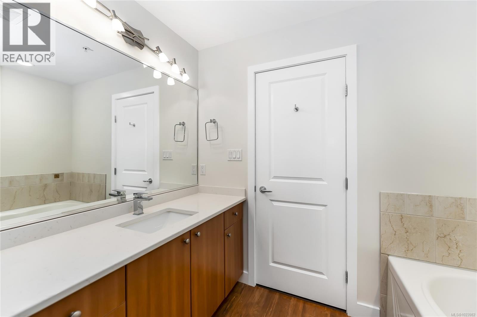 203d 1115 Craigflower Rd, Esquimalt, British Columbia  V9A 7R1 - Photo 17 - 1023982