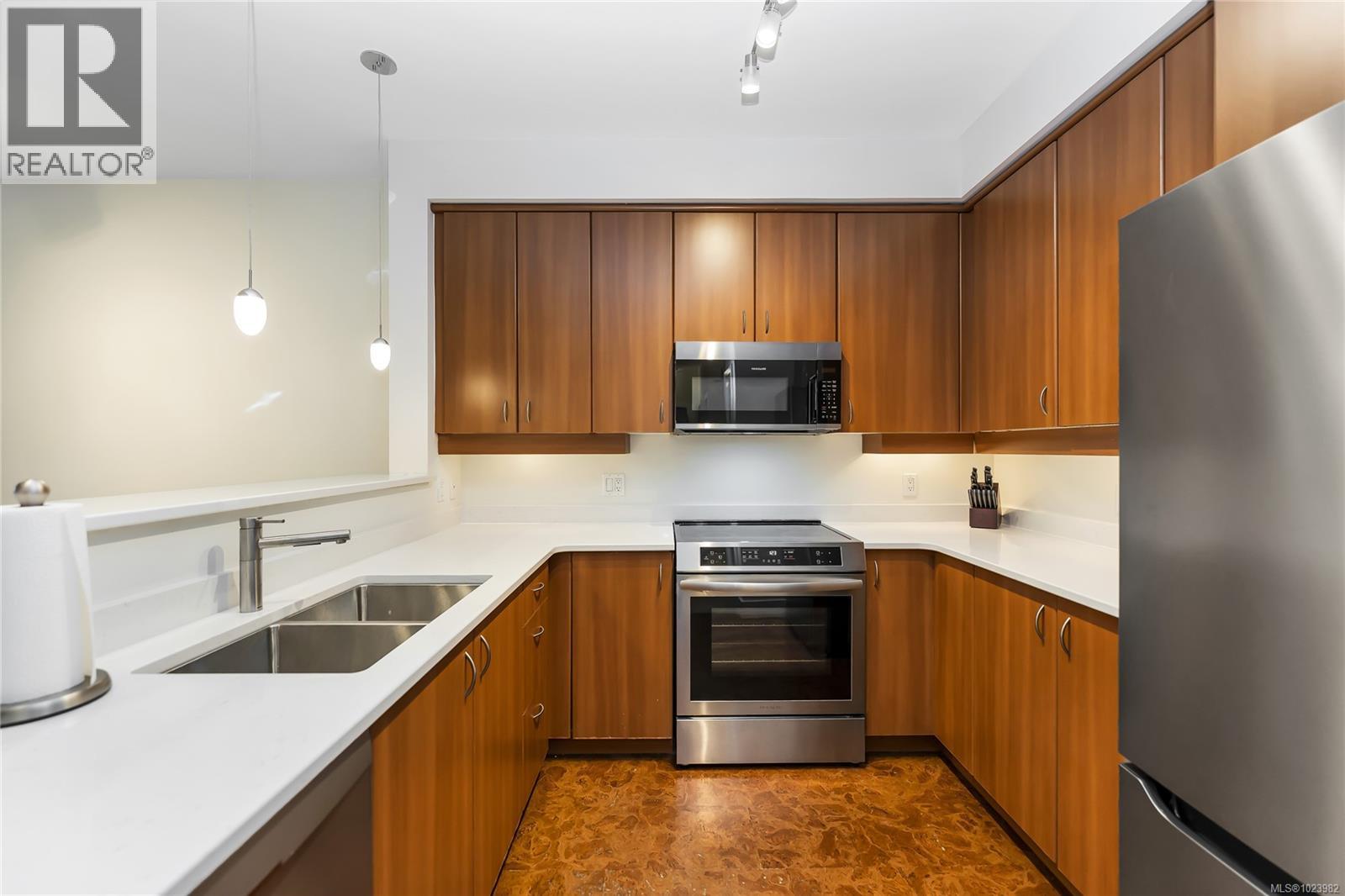 203d 1115 Craigflower Rd, Esquimalt, British Columbia  V9A 7R1 - Photo 2 - 1023982