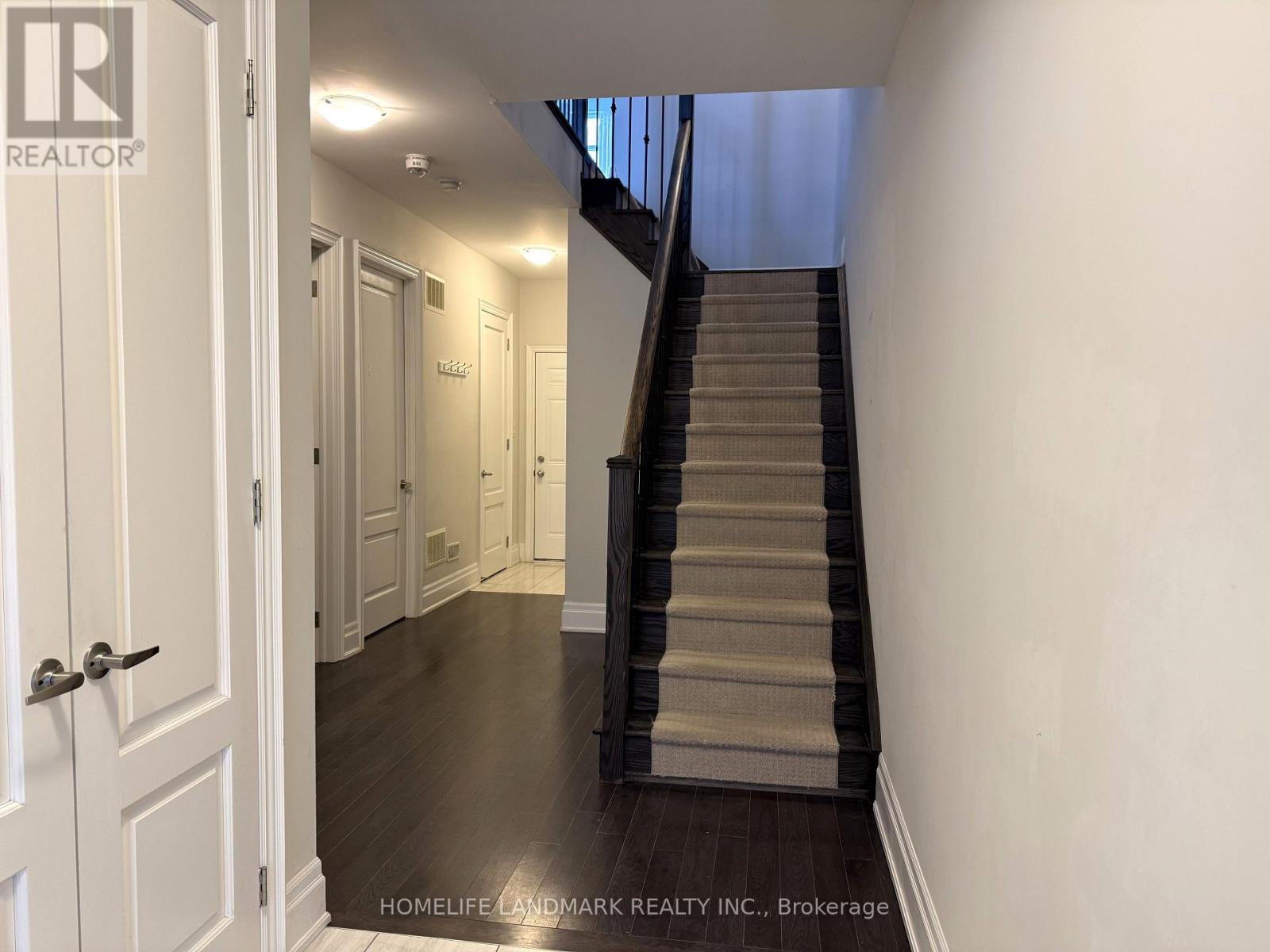 6 Heriot Place, Vaughan, Ontario  L6A 4Z6 - Photo 3 - N12709396