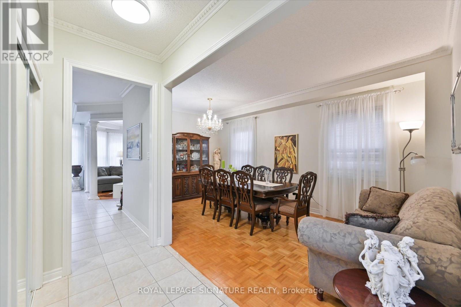 3485 Mcdowell Drive, Mississauga, Ontario  L5M 6R6 - Photo 12 - W12484764