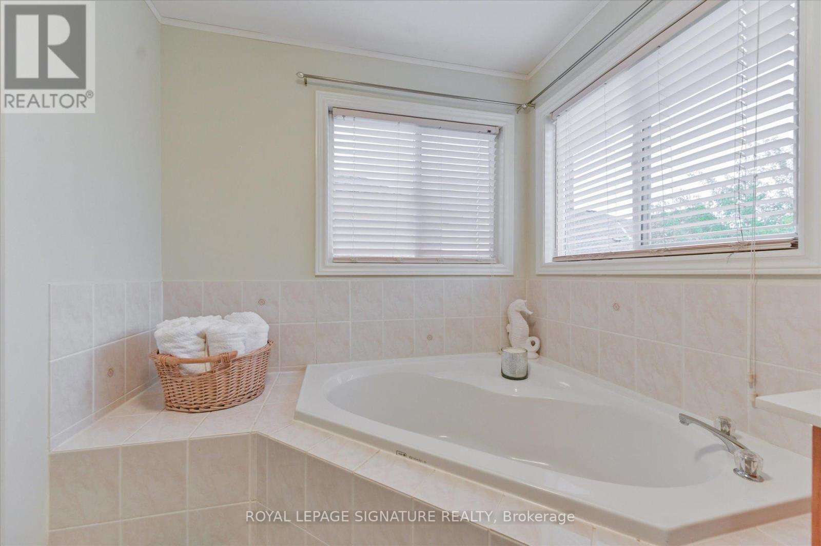 3485 Mcdowell Drive, Mississauga, Ontario  L5M 6R6 - Photo 18 - W12484764