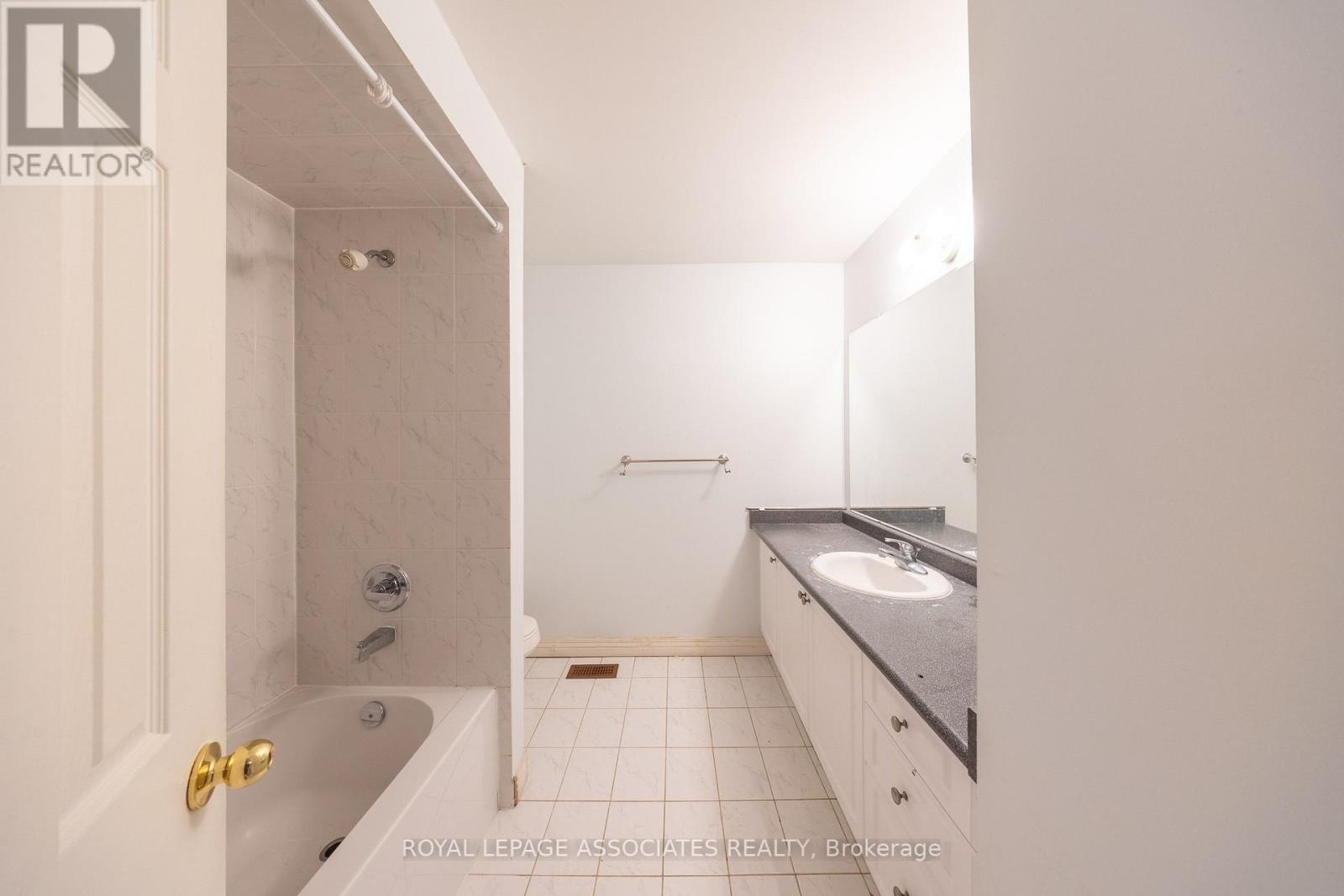 77 Andriana Crescent, Markham, Ontario  L6B 0C7 - Photo 23 - N12721106