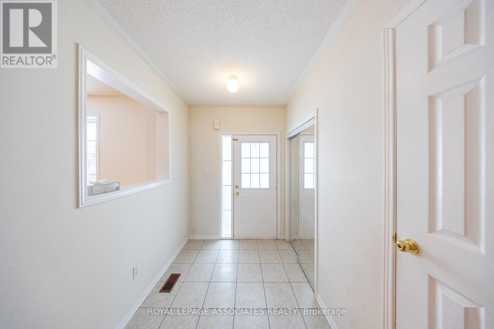 77 Andriana Crescent, Markham, Ontario  L6B 0C7 - Photo 3 - N12721106