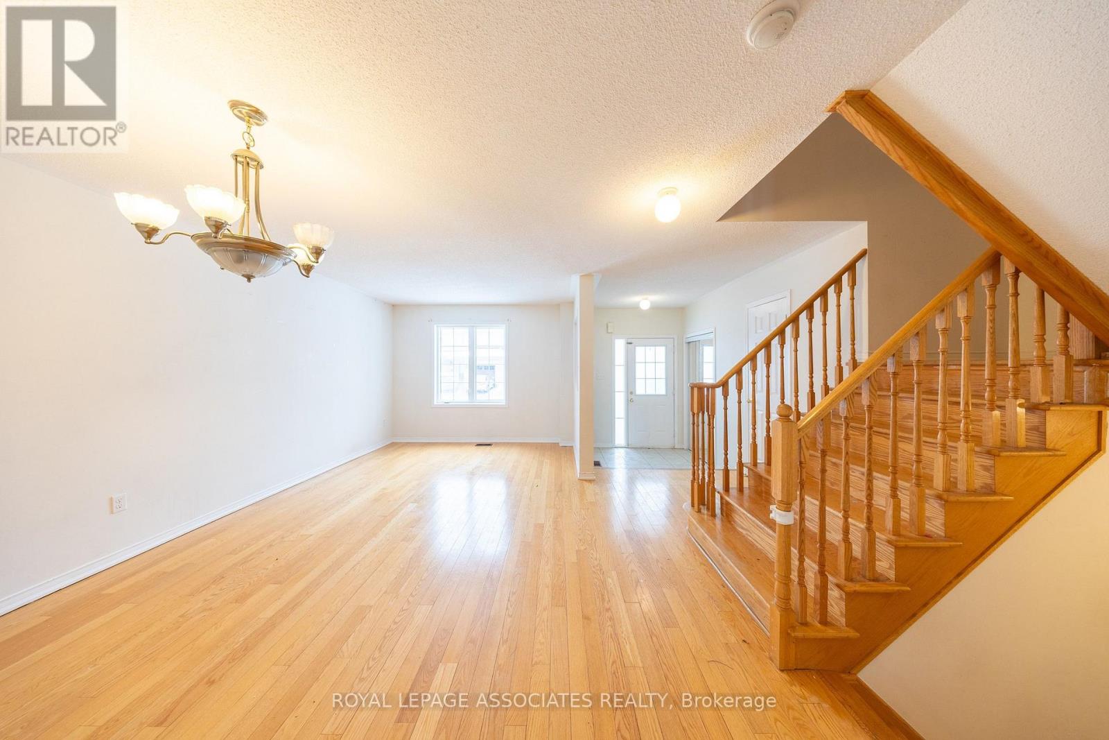 77 Andriana Crescent, Markham, Ontario  L6B 0C7 - Photo 6 - N12721106