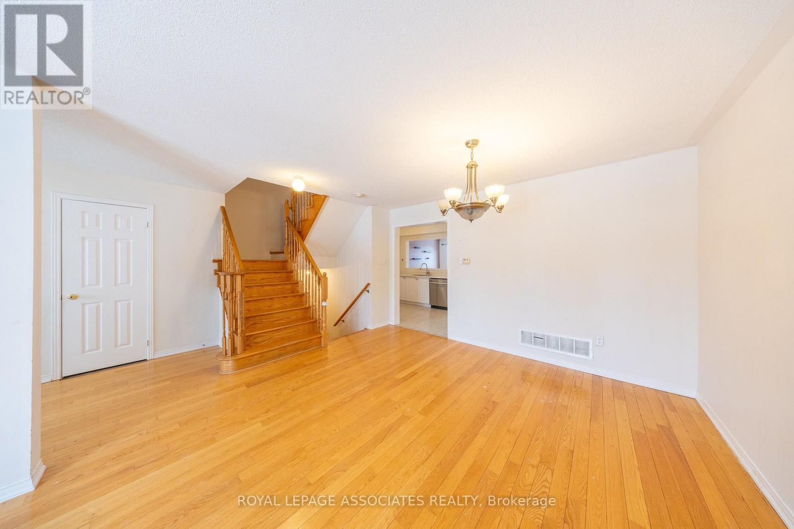 77 Andriana Crescent, Markham, Ontario  L6B 0C7 - Photo 7 - N12721106