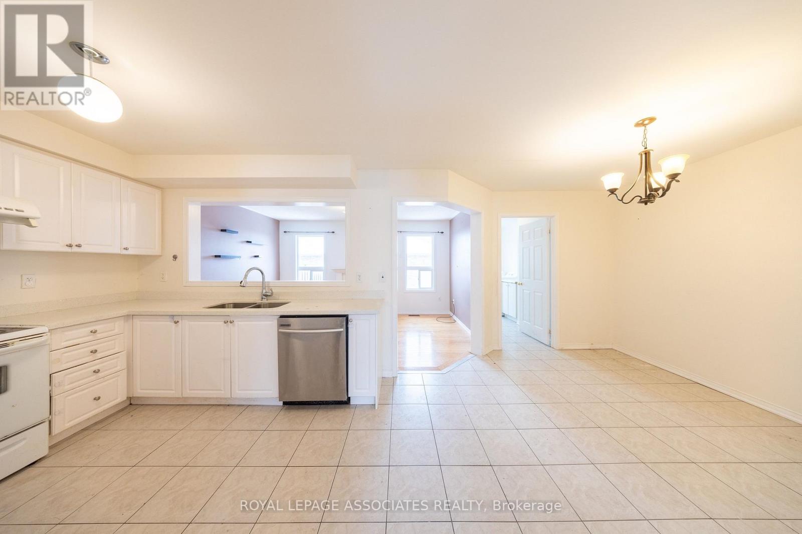 77 Andriana Crescent, Markham, Ontario  L6B 0C7 - Photo 8 - N12721106