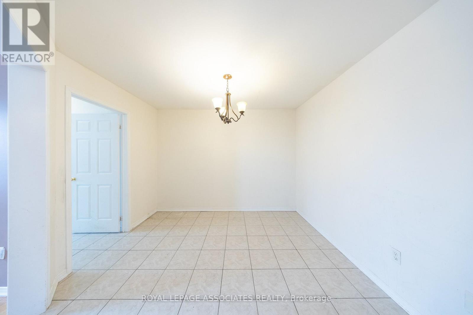 77 Andriana Crescent, Markham, Ontario  L6B 0C7 - Photo 9 - N12721106