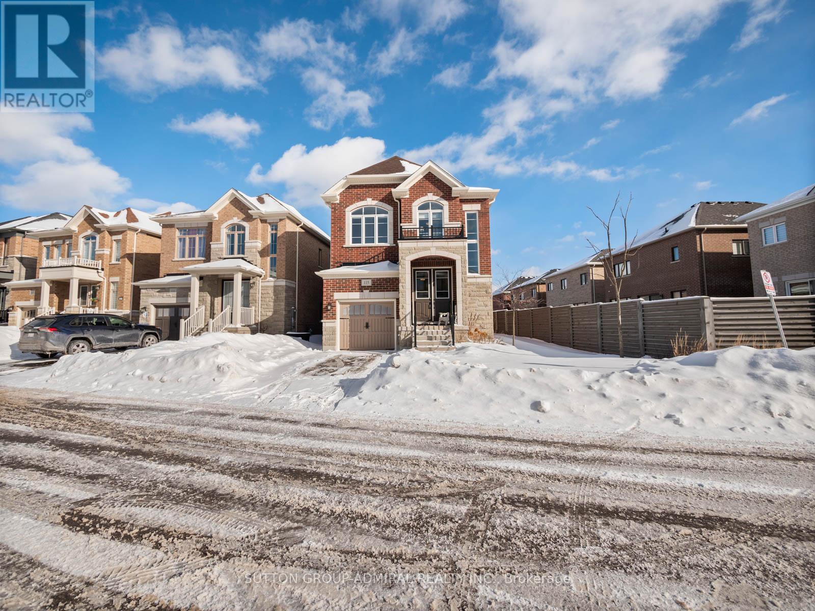 115 Pine Hill Crescent, Aurora, Ontario  L4G 3X9 - Photo 2 - N12721126