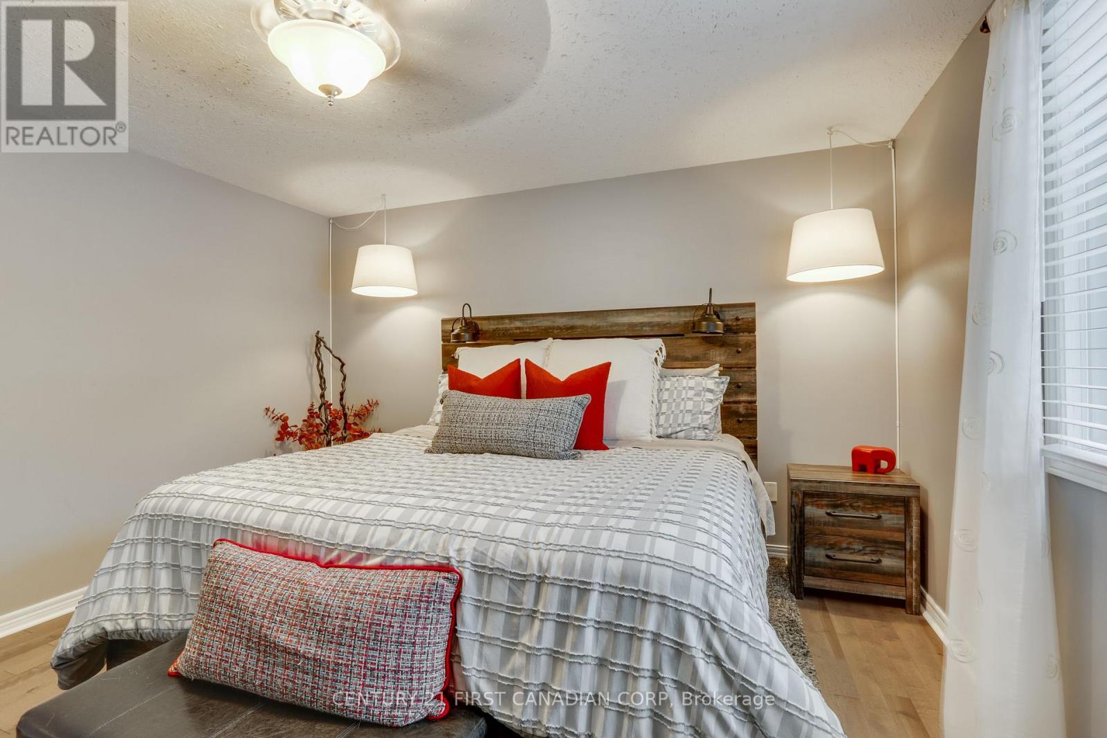 16916 Evelyn Drive, Thames Centre, Ontario  N0M 2P0 - Photo 14 - X12720328