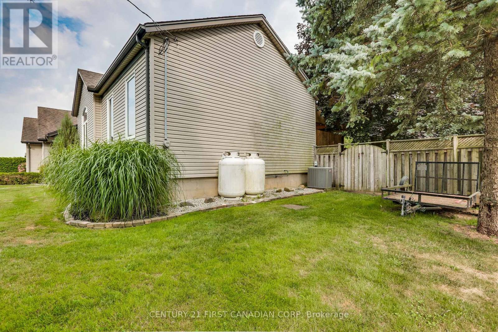16916 Evelyn Drive, Thames Centre, Ontario  N0M 2P0 - Photo 36 - X12720328