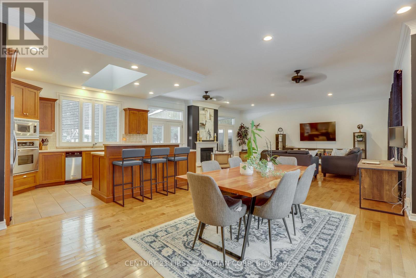 16916 Evelyn Drive, Thames Centre, Ontario  N0M 2P0 - Photo 9 - X12720328